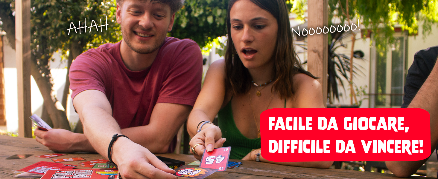 Il testo dice 'FACILE DA GIOCARE, DIFFICILE DA VINCERE! ' Persone mostrate impegnate in attivit&agrave; ricreative all'aperto.