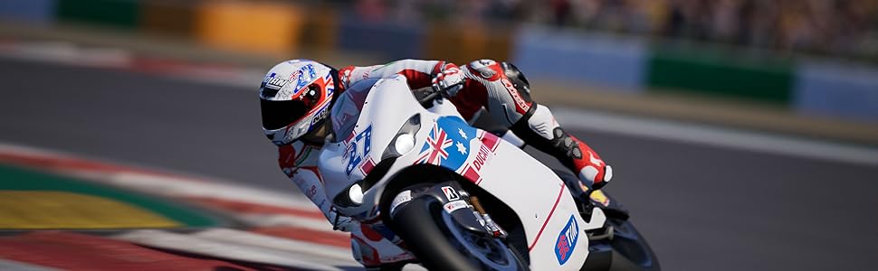 Scatti d'azione multipli di gare motociclistiche su una pista professionale, che mostrano i piloti che si inclinano nelle curve ad alta velocit&agrave;.