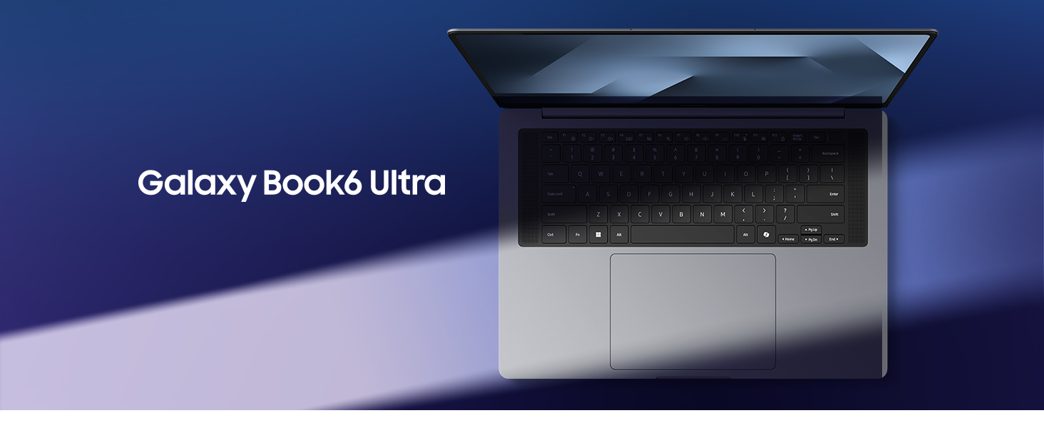 Progressione del prodotto che mostra varie angolazioni di un sottile dispositivo di controllo remoto nero con pulsanti di navigazione su sfondo blu.
